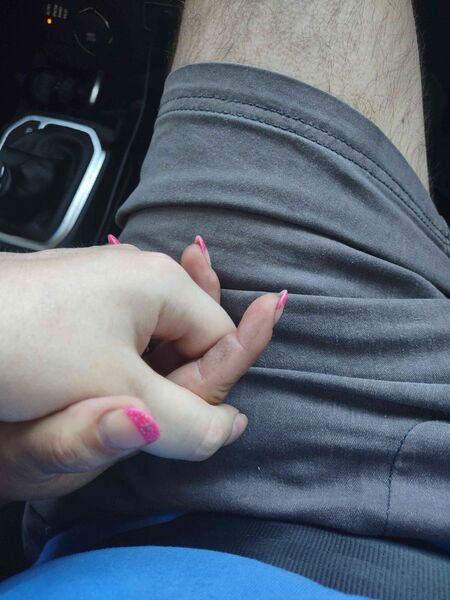 File:Holdinghands.jpg